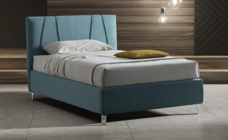 testata lavorata a cordonature oblique, il letto Duca si abbina armonicamente con lo stile moderno 