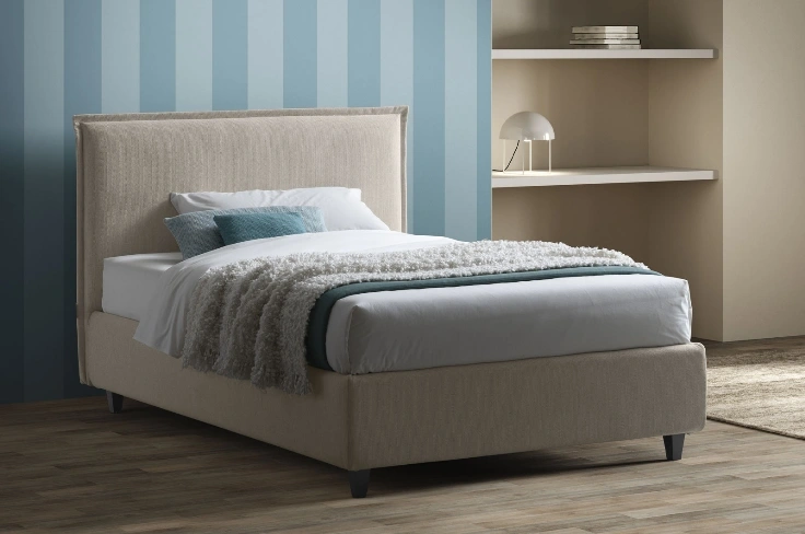 Semplicità e design minimale spiccano nel letto Camaiani