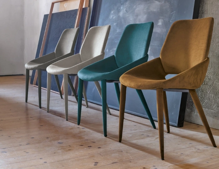 Sedia design Portland seduta imbottita e rivestita interamente con microfibra effetto velluto